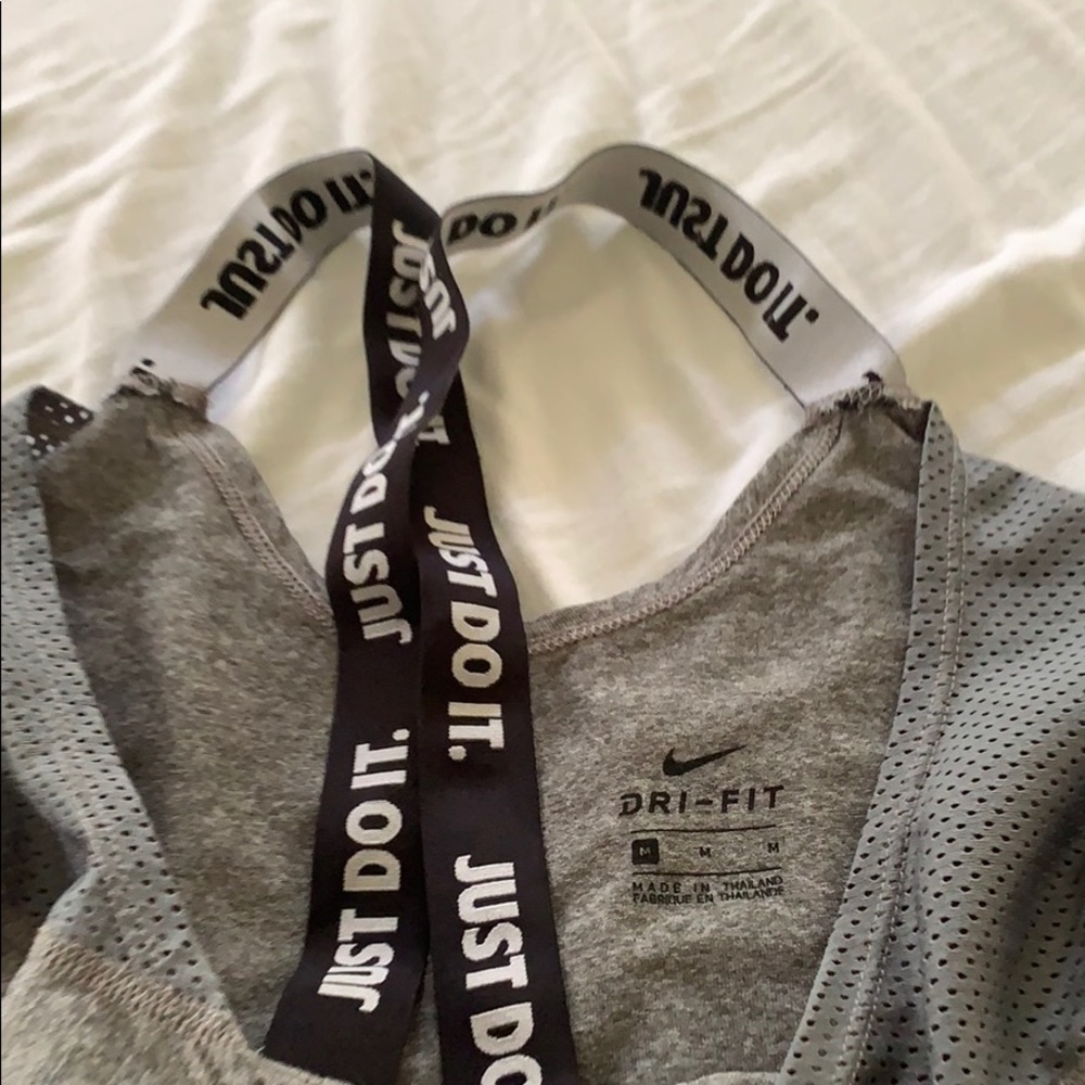 Nike - Picture 4 of 4
